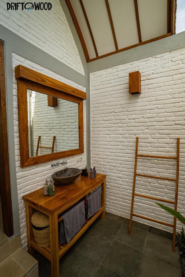 Hotel Driftwood Lombok Selong Belanak Exterior foto
